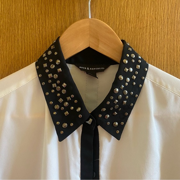 ROCK & REPUBLIC • Studded Collar Button Down Shirt - Size L - Picture 2 of 16